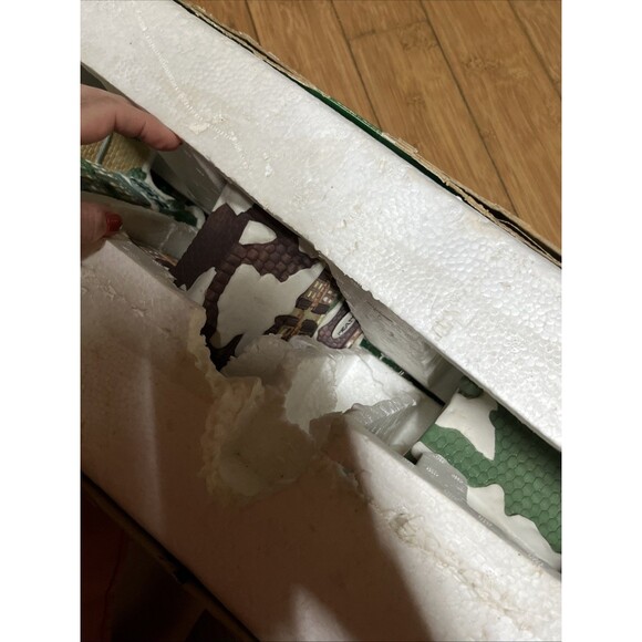 House of Lloyd Christmas Around the World Turn to the Century Village Light Box - Picture 5 of 11